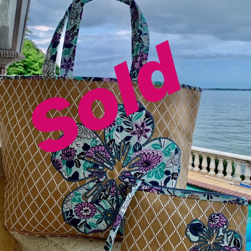 Gorgeous Vera Bradley Beach Tote and Clutch - Picture 1 of 10